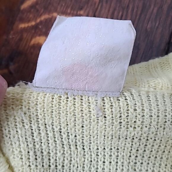 Vintage 80s Pale Pastel Yellow Fuzzy Chenille V-neck sweater Large - Picture 12 of 12